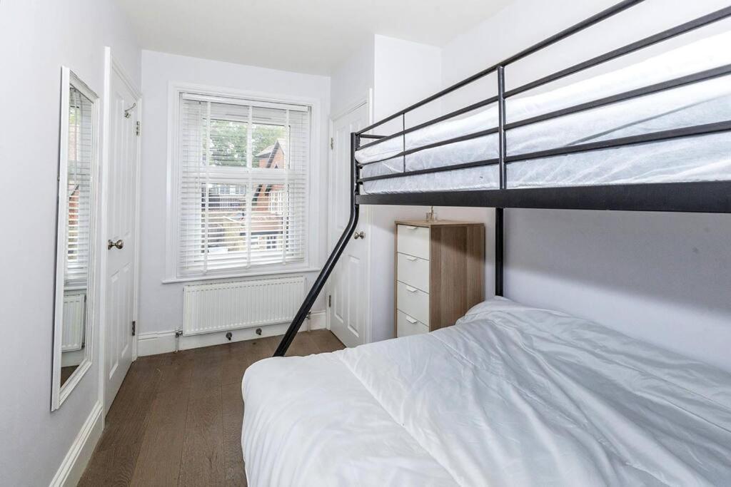 Lovely 2-Bed In Windsor Free Parking, 1 Mile From Legoland Ngoại thất bức ảnh